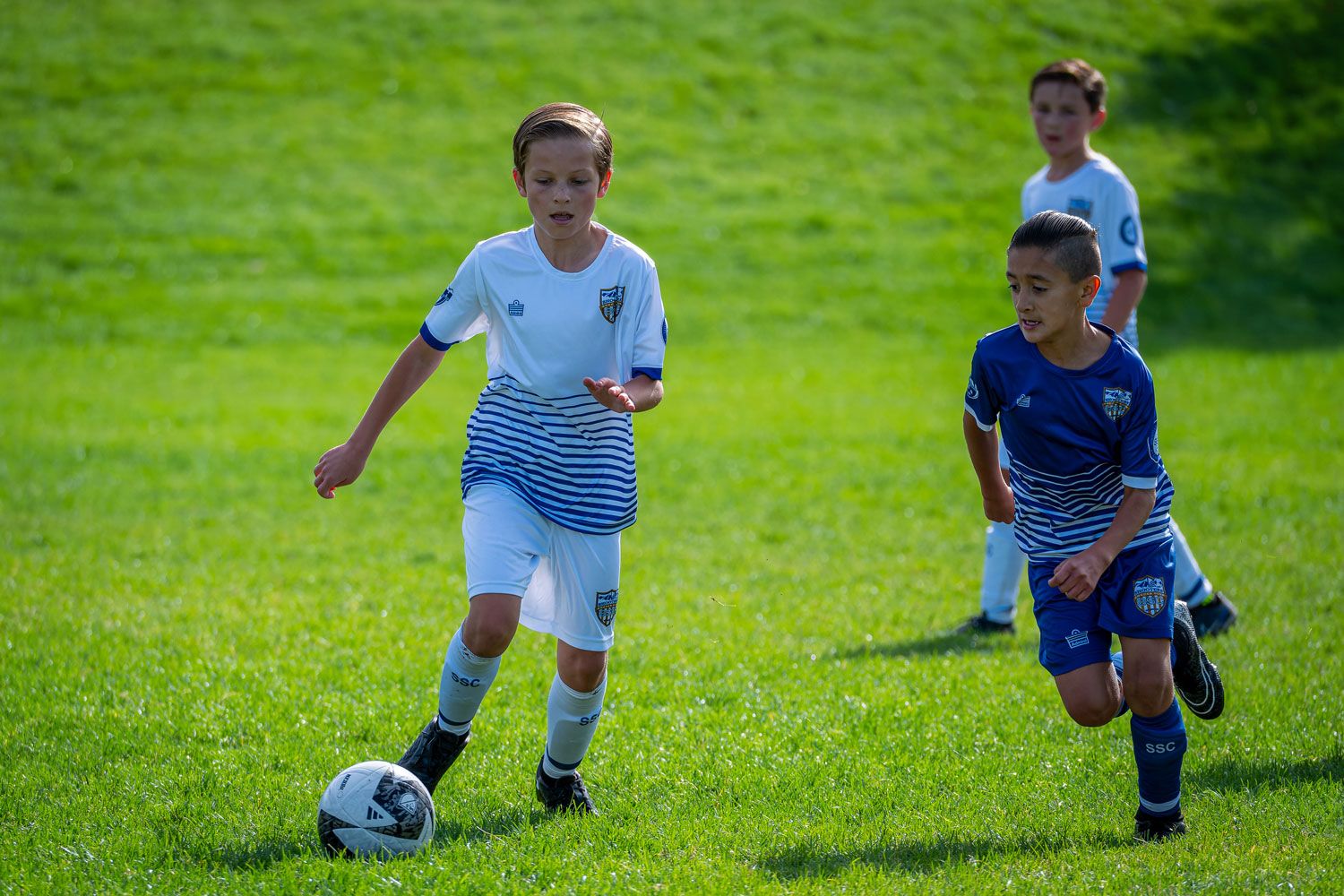 Two Shooters players contesting the ball